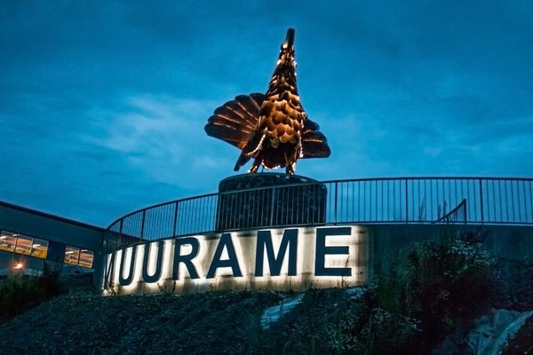 UkkoMetso-valoteos, Muurame. Taiteilijat Jari Antila, Kaapo Manninen ja Antti Kares